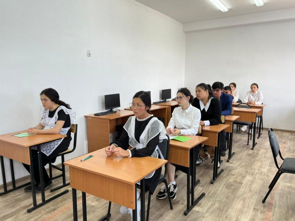 Қорытынды аттестаттау емтихандары өтіп жатыр